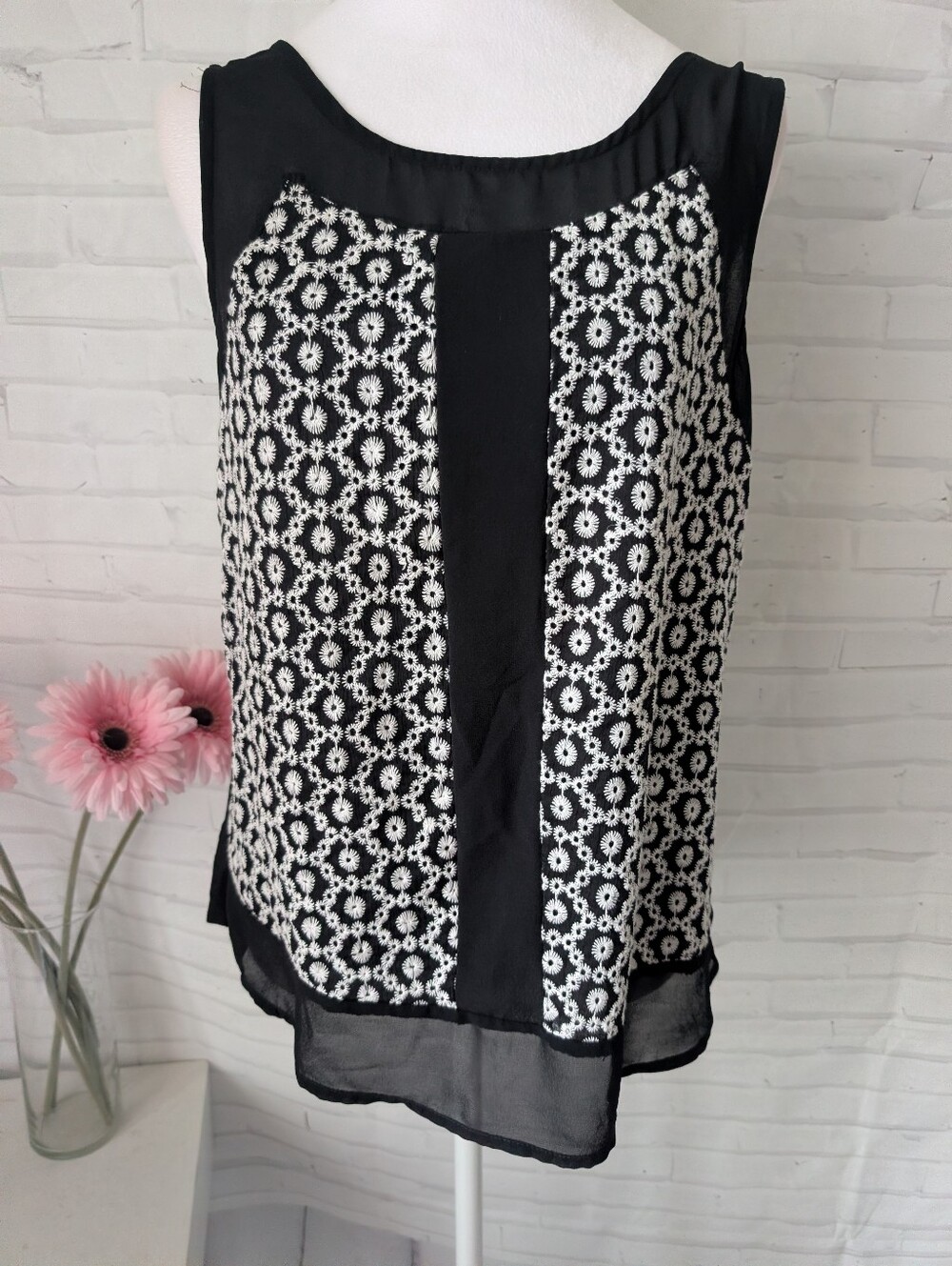 Halo - Women’s Black and White Floral Lace Top